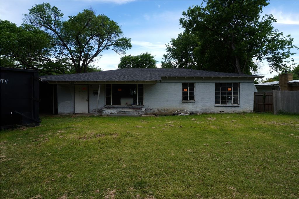 6614 Bridges Avenue, Richland Hills, TX 76118