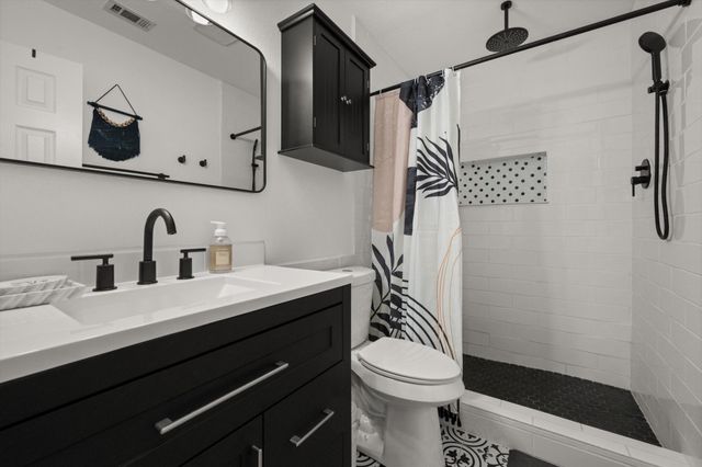 137 N Jessup Street, Alvarado, TX 76009