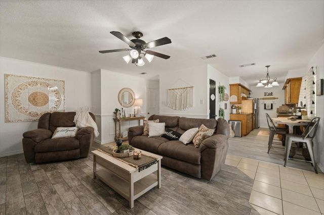 137 N Jessup Street, Alvarado, TX 76009