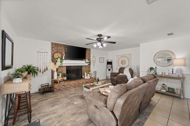 137 N Jessup Street, Alvarado, TX 76009