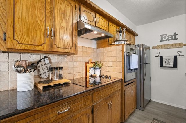 137 N Jessup Street, Alvarado, TX 76009