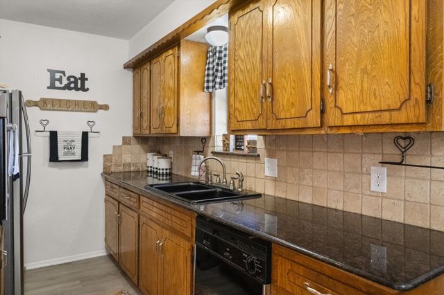 137 N Jessup Street, Alvarado, TX 76009