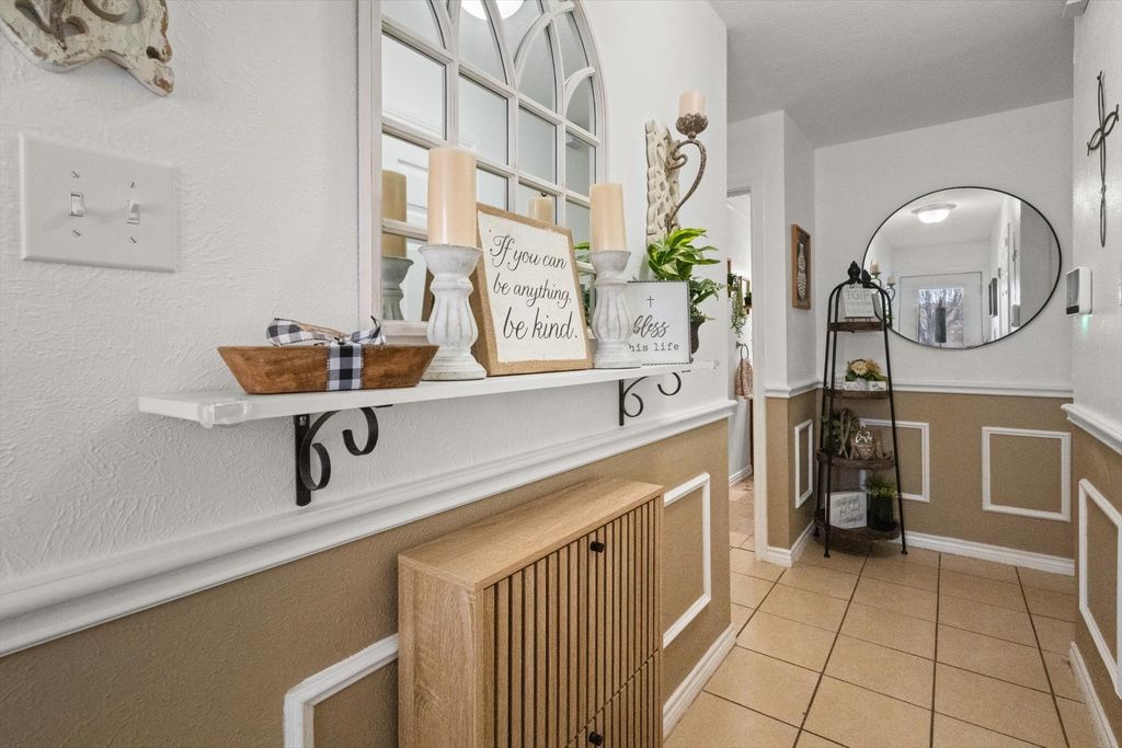 137 N Jessup Street, Alvarado, TX 76009