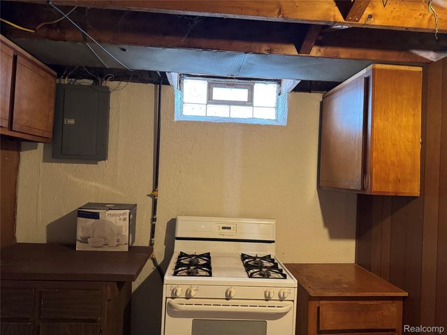 24903 Hass Street, Dearborn Heights, MI 48127