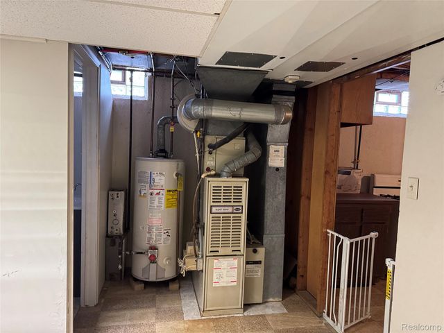 24903 Hass Street, Dearborn Heights, MI 48127