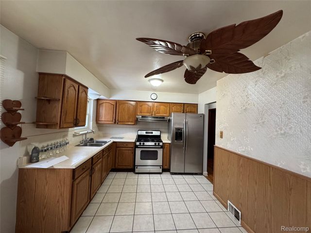 24903 Hass Street, Dearborn Heights, MI 48127