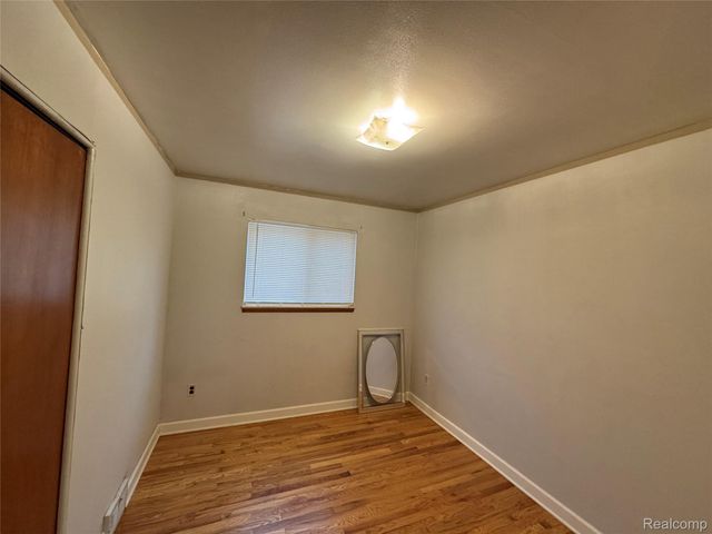 24903 Hass Street, Dearborn Heights, MI 48127