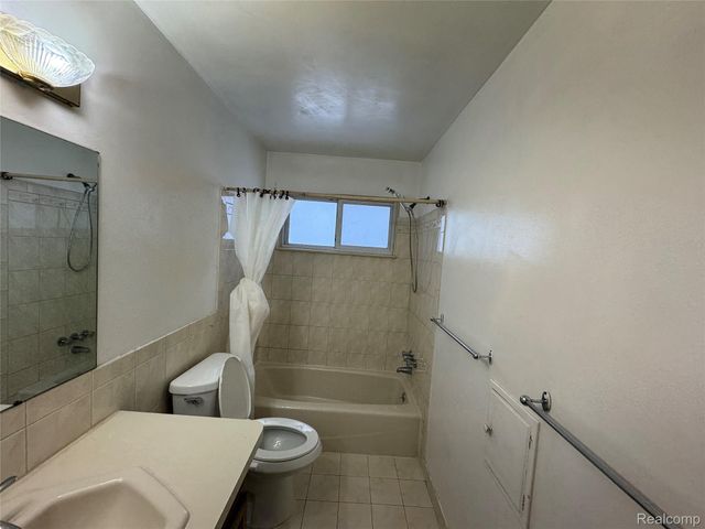 24903 Hass Street, Dearborn Heights, MI 48127