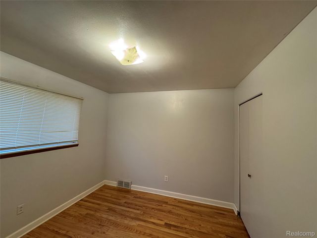 24903 Hass Street, Dearborn Heights, MI 48127