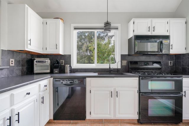 82 Spinnaker Way, Portsmouth, NH 03801