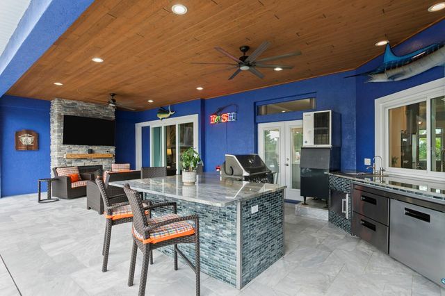 704 EAGLE LANE, Apollo Beach, FL 33572