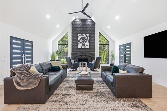 3205 W 83rd Street, Leawood, KS 66206