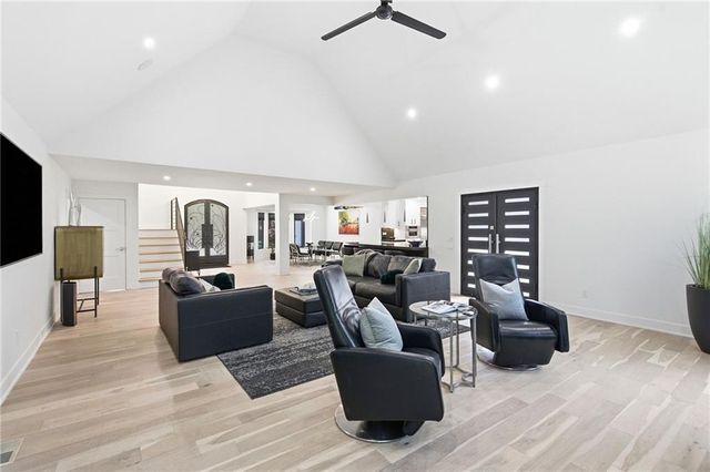 3205 W 83rd Street, Leawood, KS 66206