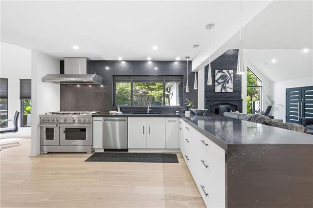 3205 W 83rd Street, Leawood, KS 66206