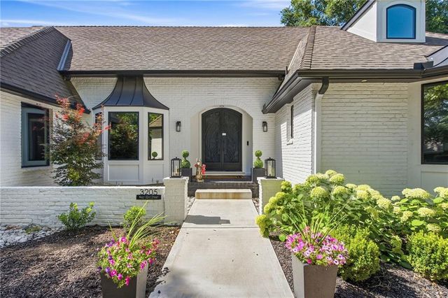3205 W 83rd Street, Leawood, KS 66206