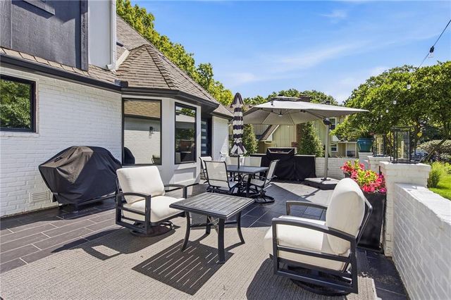 3205 W 83rd Street, Leawood, KS 66206