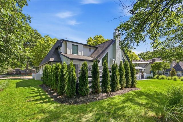 3205 W 83rd Street, Leawood, KS 66206
