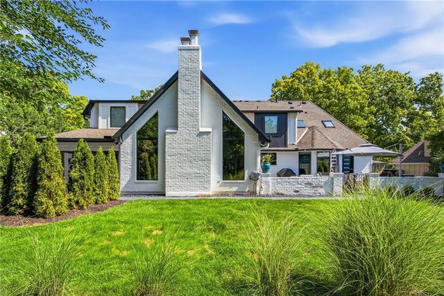 3205 W 83rd Street, Leawood, KS 66206