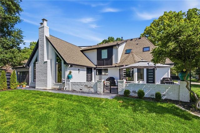 3205 W 83rd Street, Leawood, KS 66206