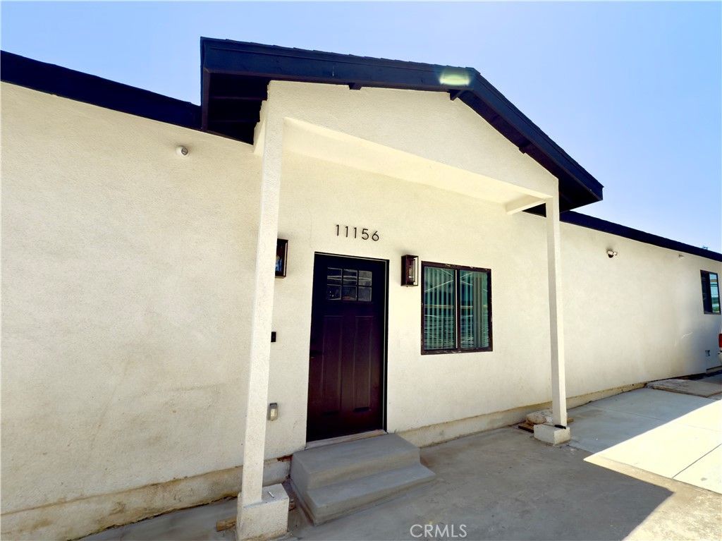 Image 13 of property listing at 11154 S Broadway, Los Angeles, CA 90061