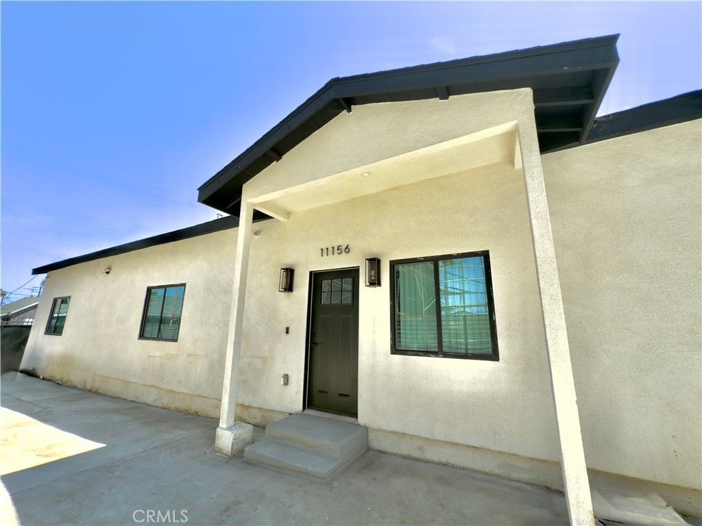 Image 14 of property listing at 11154 S Broadway, Los Angeles, CA 90061