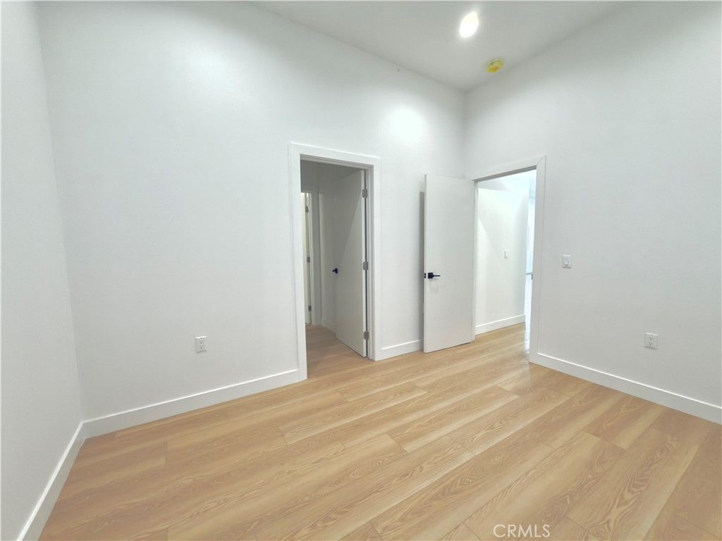 Image 6 of property listing at 11154 S Broadway, Los Angeles, CA 90061