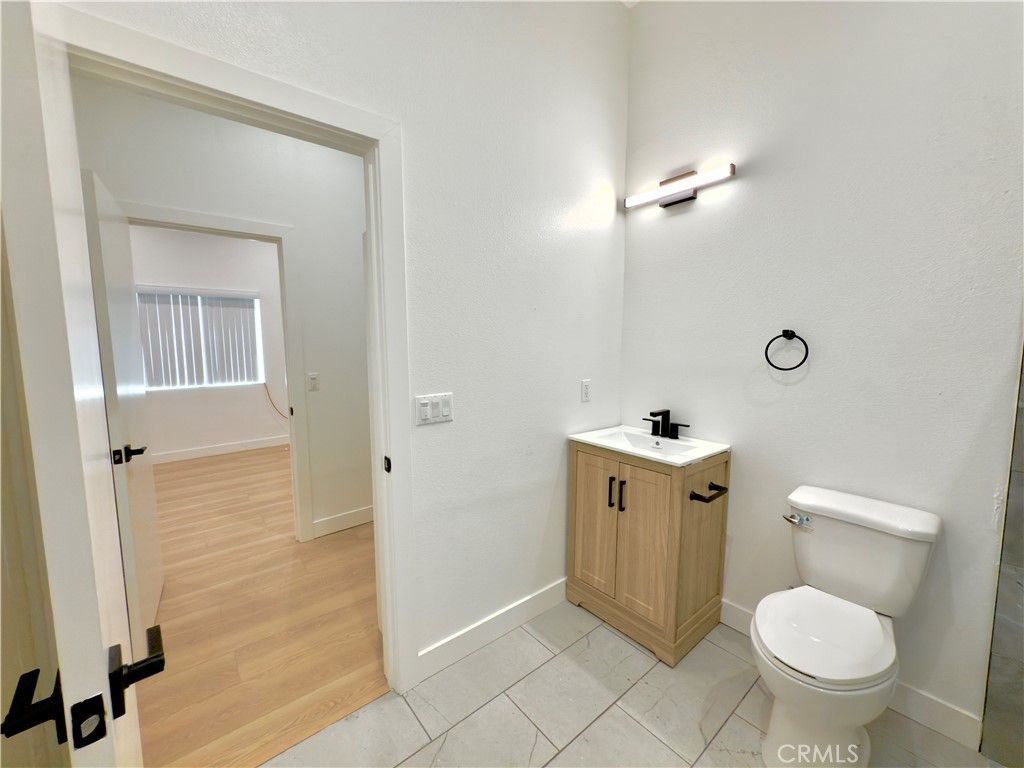 Image 7 of property listing at 11154 S Broadway, Los Angeles, CA 90061