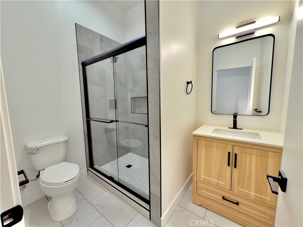 Image 9 of property listing at 11154 S Broadway, Los Angeles, CA 90061