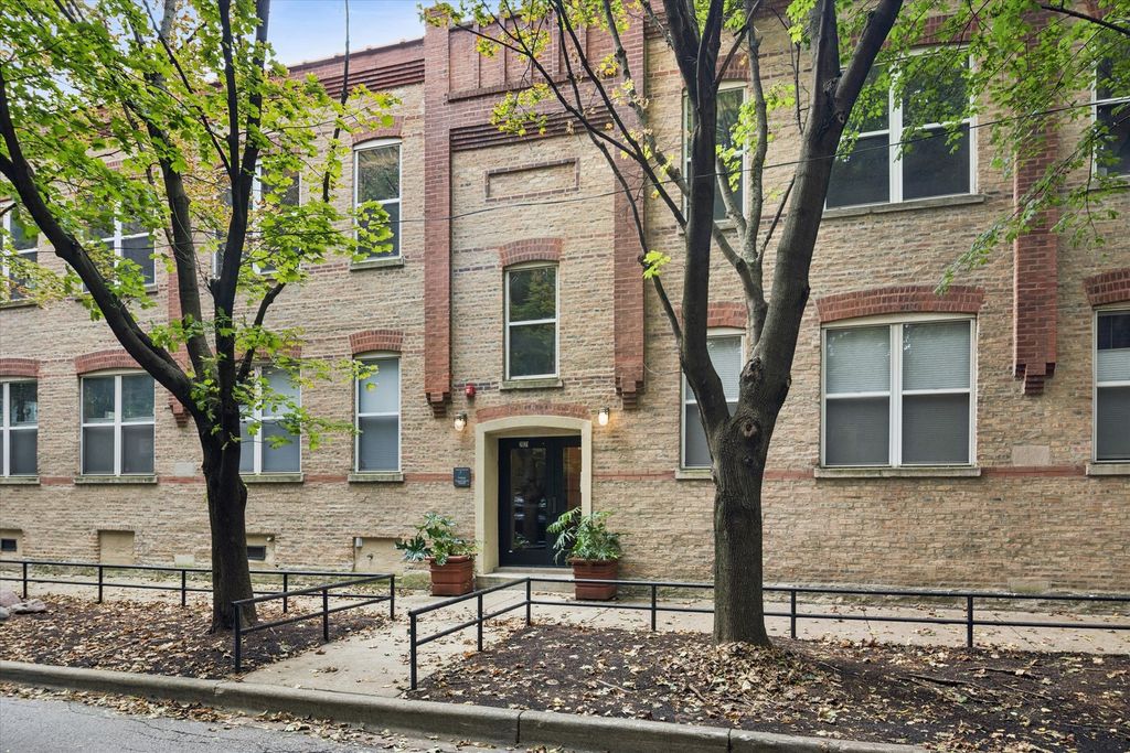 2021 W Willow Street 204, Chicago, IL 60647 — exterior