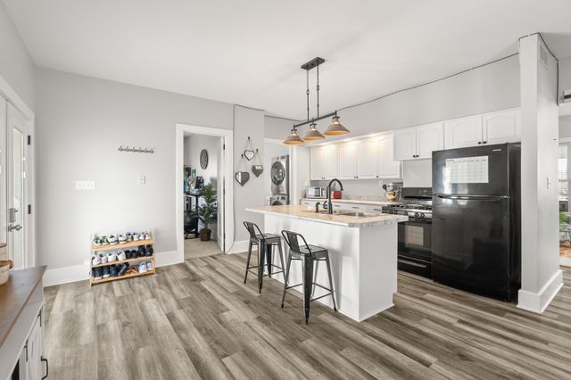 1017 S 6th Avenue W, Newton, IA 50208