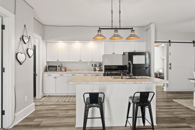 1017 S 6th Avenue W, Newton, IA 50208