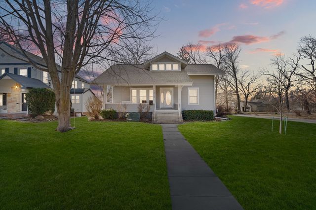 1017 S 6th Avenue W, Newton, IA 50208