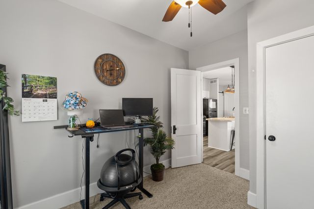 1017 S 6th Avenue W, Newton, IA 50208