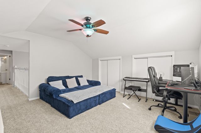 1017 S 6th Avenue W, Newton, IA 50208