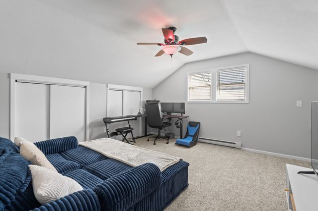 1017 S 6th Avenue W, Newton, IA 50208