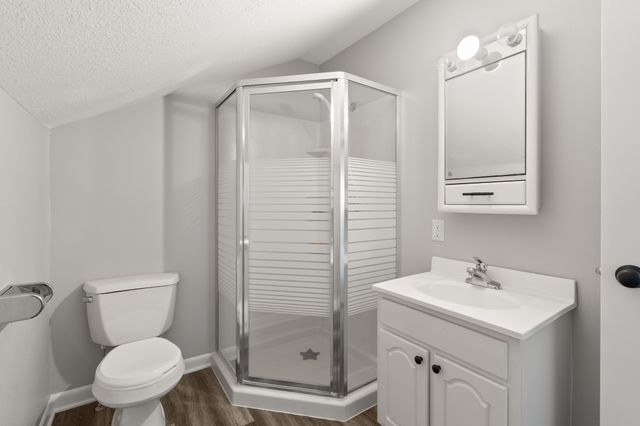 1017 S 6th Avenue W, Newton, IA 50208