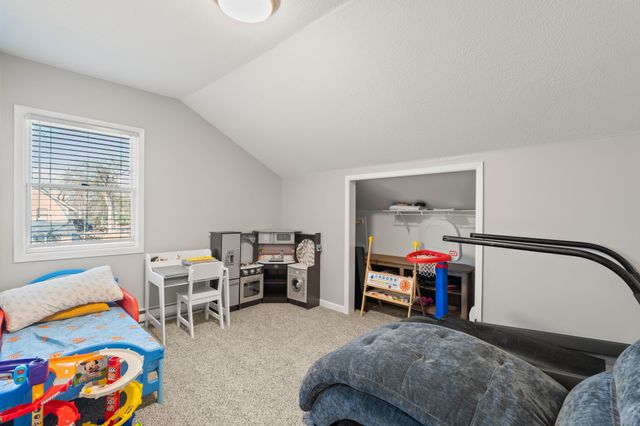 1017 S 6th Avenue W, Newton, IA 50208