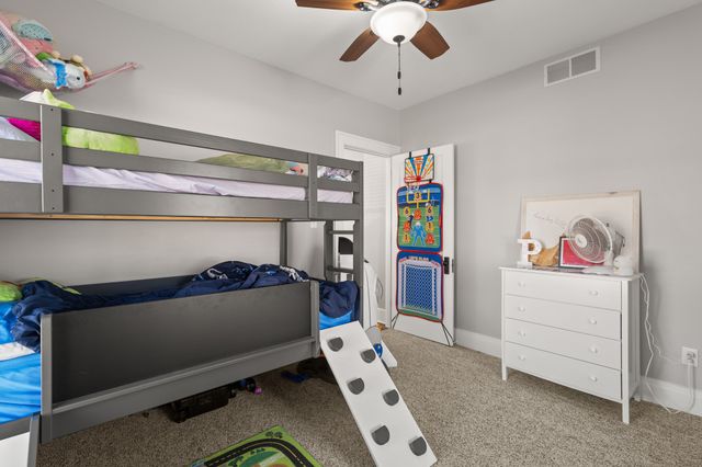 1017 S 6th Avenue W, Newton, IA 50208