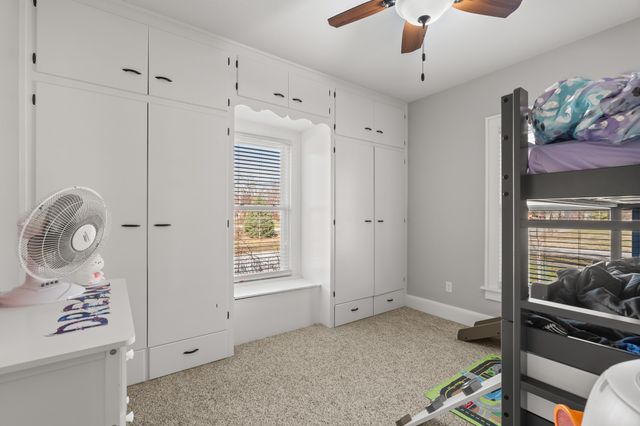 1017 S 6th Avenue W, Newton, IA 50208