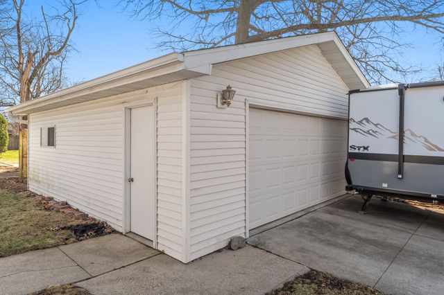 1017 S 6th Avenue W, Newton, IA 50208