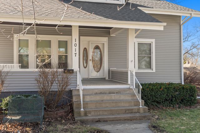 1017 S 6th Avenue W, Newton, IA 50208