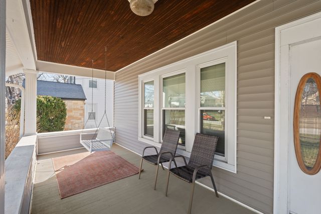 1017 S 6th Avenue W, Newton, IA 50208