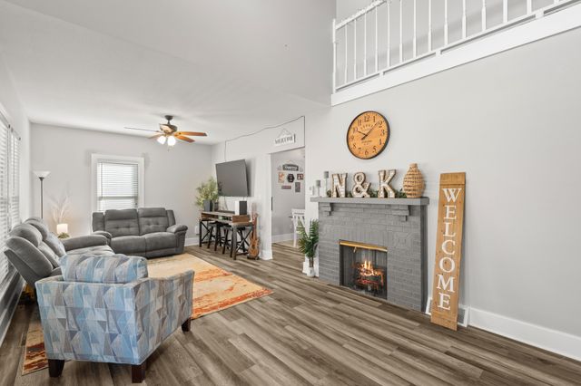 1017 S 6th Avenue W, Newton, IA 50208