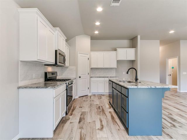 12028 Rockbed Drive, Yukon, OK 73099