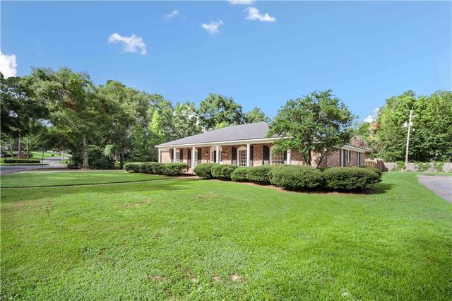 301 Indian Creek Drive E, Mobile, AL 36607