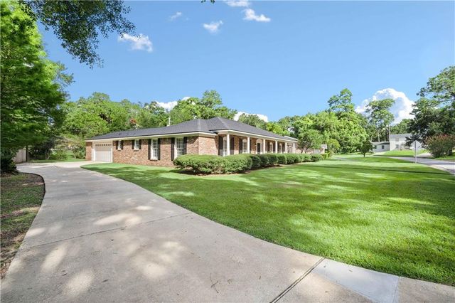 301 Indian Creek Drive E, Mobile, AL 36607