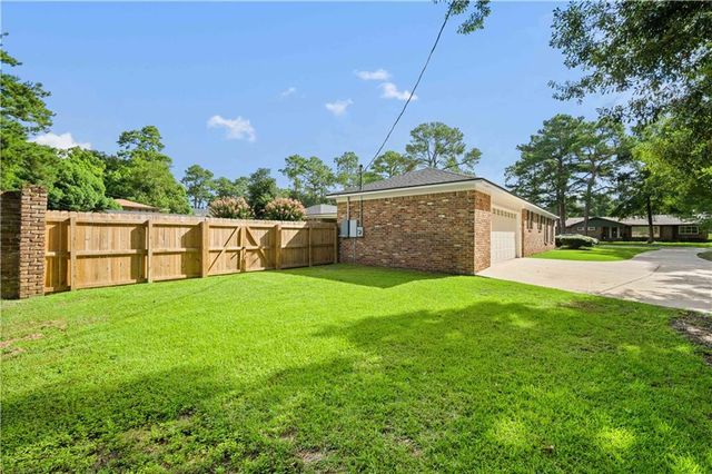301 Indian Creek Drive E, Mobile, AL 36607