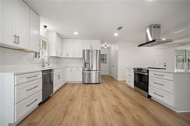 301 Indian Creek Drive E, Mobile, AL 36607
