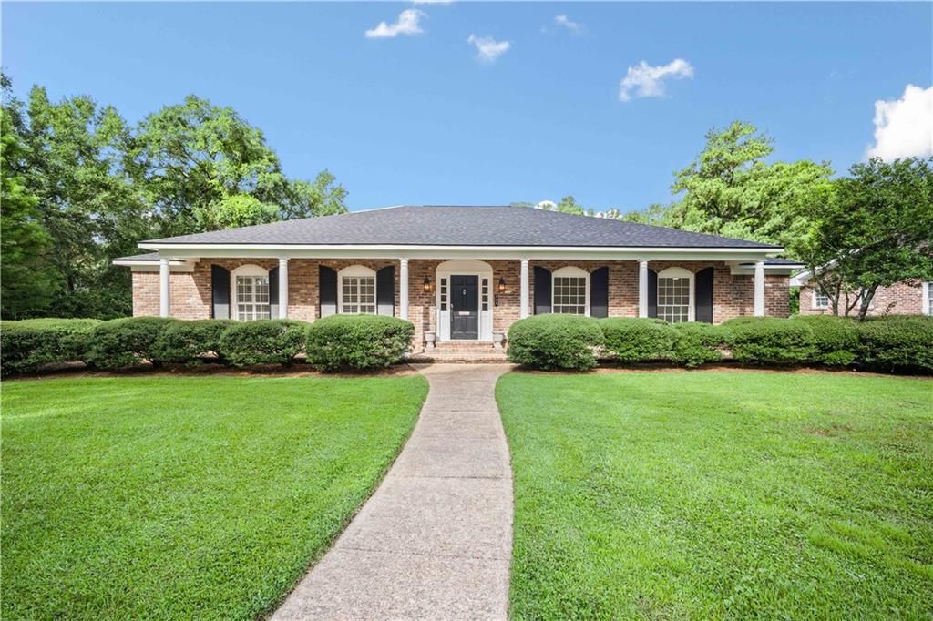 301 Indian Creek Drive E, Mobile, AL 36607