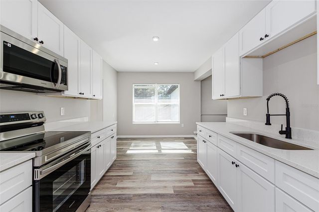 561 N DOLLINS AVENUE, Orlando, FL 32805